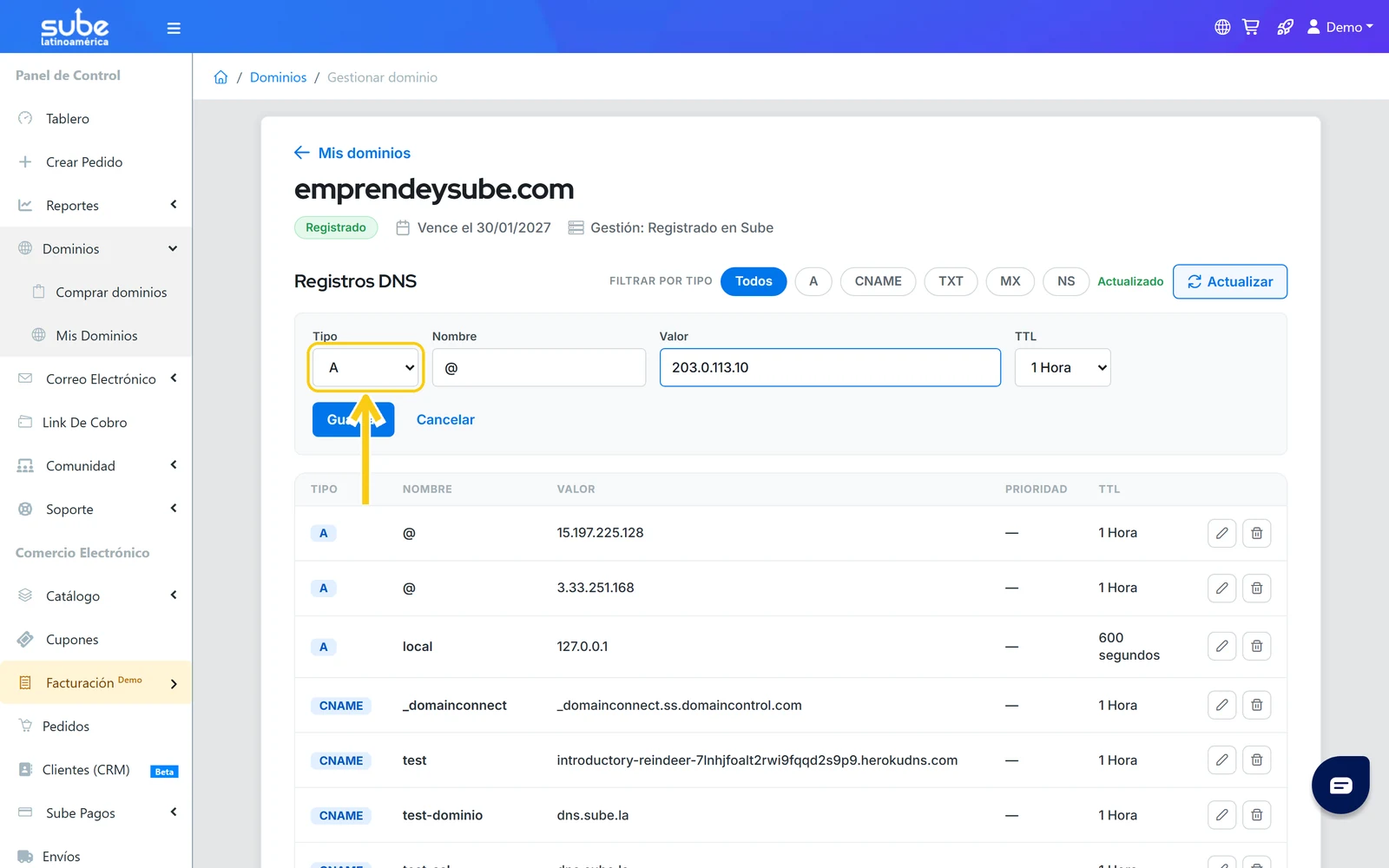 Campo Tipo del formulario de registro DNS en Sube con las opciones A y CNAME