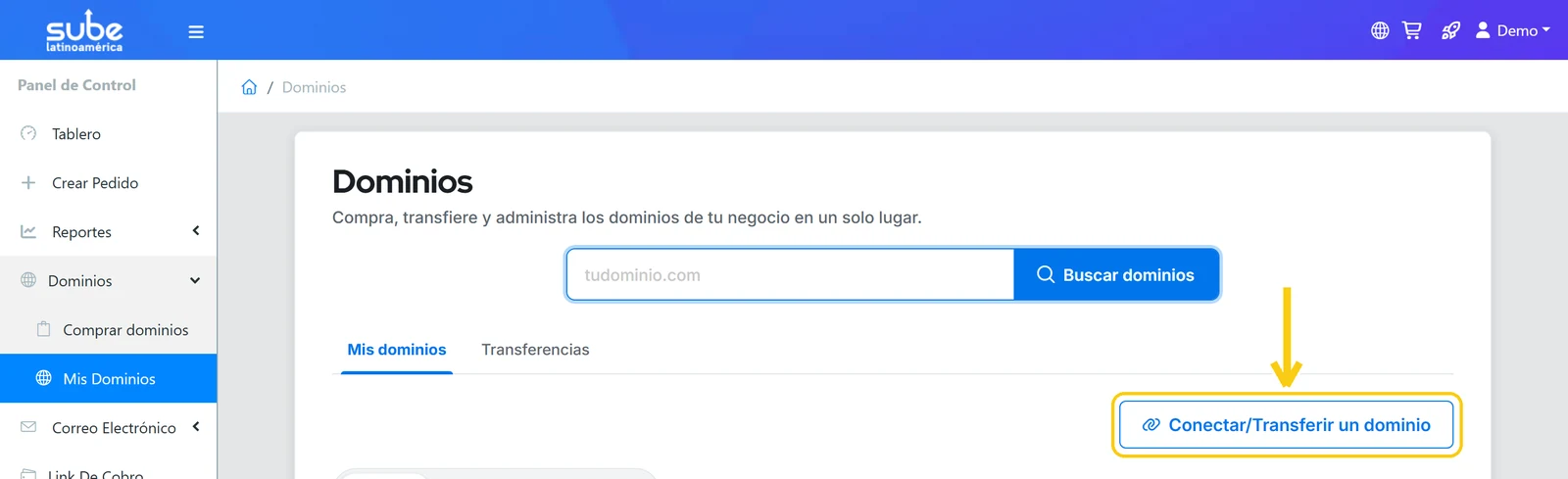Sección Mis Dominios de Sube con el botón Conectar/Transferir un dominio resaltado para usar un dominio externo en Sube